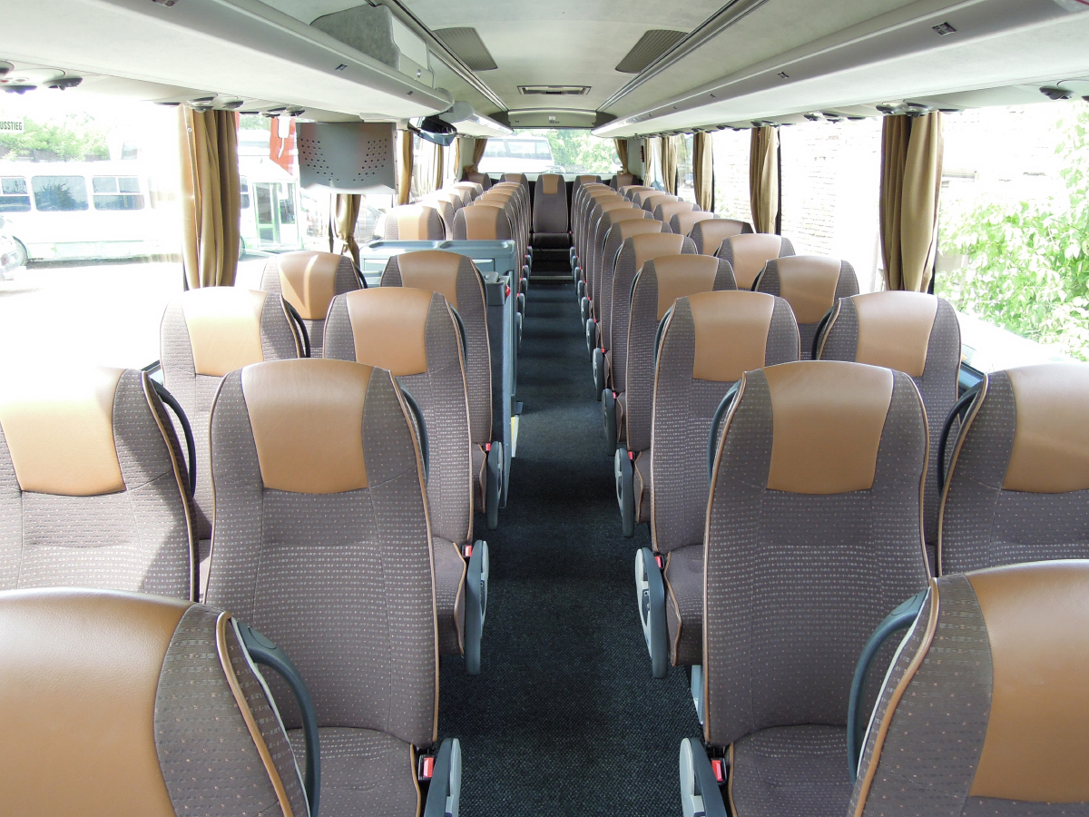 Класс тур москва. Neoplan Scania VDL Bova Synergy. Автобус Бова ВДЛ. Фольксваген туристический автобус 2008. Комфортабельный туристический автобус.